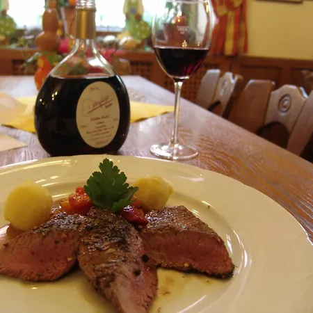 여관 & Weingut Zum Stern 술츠펠드암마인